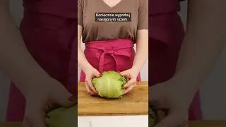 Slap the lettuce on the board. A simple trick that saves time and stress in the kitchen.