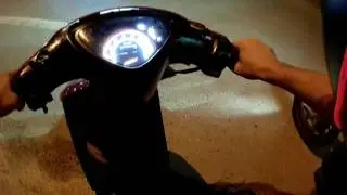 Yamaha Scooter vs Zero SR in eco mode!