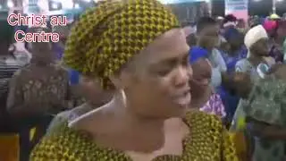 Moment de la prière Evangeliste Noumonvi Dodji Paul. 