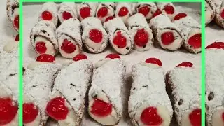 Cannoli  siciliani fatta con ricotta_ italian dessert ricetta pastisceria