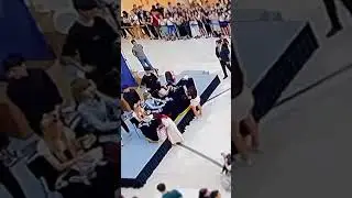 She fall because Jennie was so pretty ❤