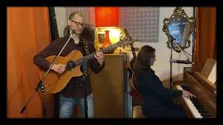 Anna und Hannes spielen What are you doing New Years Eve