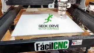 FacilCNC cortando un Gecko de GeckoDrive