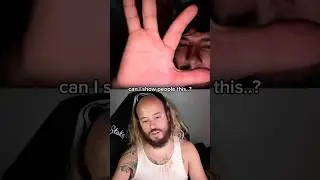 he only has 3 fingers 🤯