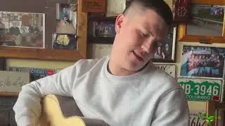 Аарон Роу исполняет классическую песню Bagatelle Summer In Dublin с удивительной страстью