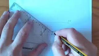 Pir&aacute;mide recta de base pentagonal
