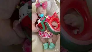 A mini beb&ecirc; reborn de silicone Sara vai brincar na piscina #diariodeamorreborn #rebornbabydoll #doll