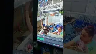 Shop door slips and hits person's head while closing in Tela