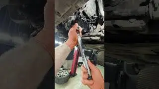 как правильно затягивать пробку #двигатель #заменамасла #mechanic #болт #пробка #интересное #авто