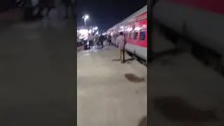 Kafiyat Express at Aishbagh Station #trainlover #train #railwaystation #station