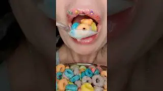 ASMR Satisfying Eating Fruit Loops 🍇🍓🍏🥣 #asmr #fruitloops #satisfyingsounds