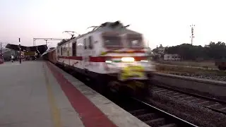 Inaugural Run : High Speed IRCTC Mumbai Ahmedabad Tejas Express Speeds @130 km/hr | Indian Railways