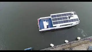 Emissionsfreies Binnenschiff auf dem Weg zum Stettiner Haff