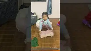 Learning to fold the clothes - B&eacute; tập gấp quần &aacute;o #clothesfolding