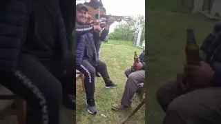 Chirila cu a ta struna , unde zici faci voie buna ,  Oas