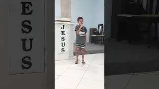 Lucas com muito amor louvando (pra sempre)