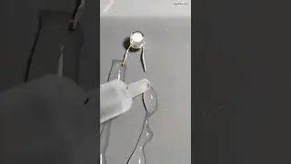 Enciende un LED con agua sal⚡️ #qu&iacute;mica #electricidad #cencia