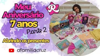 Abrindo meus presentes de anivers&aacute;rio.