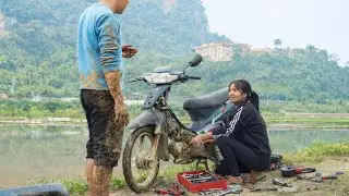Awesome! The repair girl came to the field to help the farmer fix his motorbike.