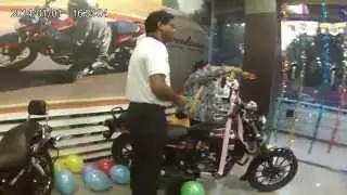 Unveiling The new Variants of Bajaj Avenger...Receiving keys from Bajaj Motors