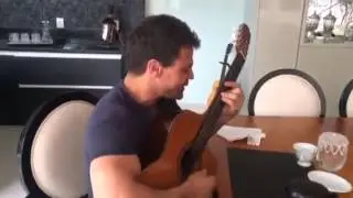 Eduardo Costa Tranque a Porta e Me Beija. Instagram @ricardopizzin