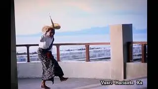 Tarian Foti Oleh Pemuda Asli Rote