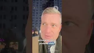 🇺🇦Filip Turek (Motorist&eacute; sobě) z Kyjeva z m&iacute;st, kde Rusko dnes v noci za&uacute;točilo na civiln&iacute; objekt.