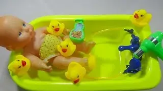 Mainan Anak Boneka Bayi 💛 Bayi Mandi Bersama Bebek 💛 Baby Doll Bath Time With Donald Duck