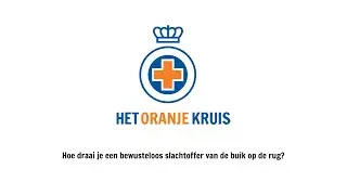 Hoe draai je een bewusteloos slachtoffer van de buik op de rug?