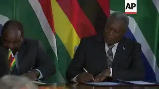 Mugabe visits SAfrica for talks with Zuma