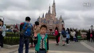 Shanghai Disneyland - Tour of the Park and Rides