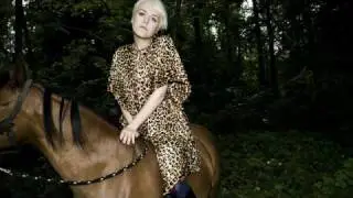 Frida Hyv&ouml;nen - Valerie