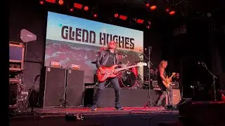 Mistreated (Ritchie Blackmore/David Coverdale/Deep Purple) - Glenn Hughes