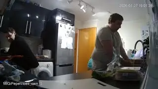 🔴 24/7 LIVE: Italian Couple in London - Real Life [KITCHEN 🍳] - MiGIPepeVibes - Cam 3