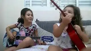 Eu e minha irmã brincando 🎶🌞