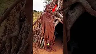 Tribu &eacute;trange en Afrique.