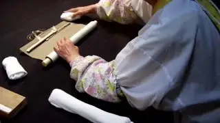 Handling East Asian Hanging Scrolls