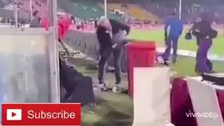 Karachi kings coach Dean jones viral video of cleaning ground|Dean jones latest video