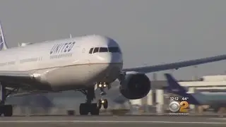 United Airlines Dress Code Dispute