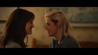 Happiest Season / Kiss Scenes &mdash; Harper and Abby (Mackenzie Davis and Kristen Stewart)
