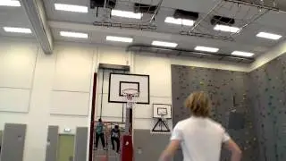 Frisbee Trick Shots | Dutch Edition - Basketball vs Frisbee