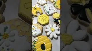 What will baby bee? 🐝💛 #babyshowercookies #genderreveal #customcakes