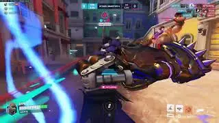 Doomfist's cybernetics make him a highly-mobile, powerful frontline fighter.