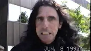 ALICE COOPER SIGNING AUTOGRAPHS 1992 DETROIT WLLZ