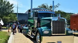 Heavy-haul 2004 W900L is 'Movin' On' homage