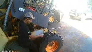 Leakage of hydrostatic pump on mini skid steer loader, part 4.